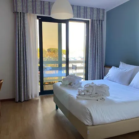 Alevic 4* Сірміоне